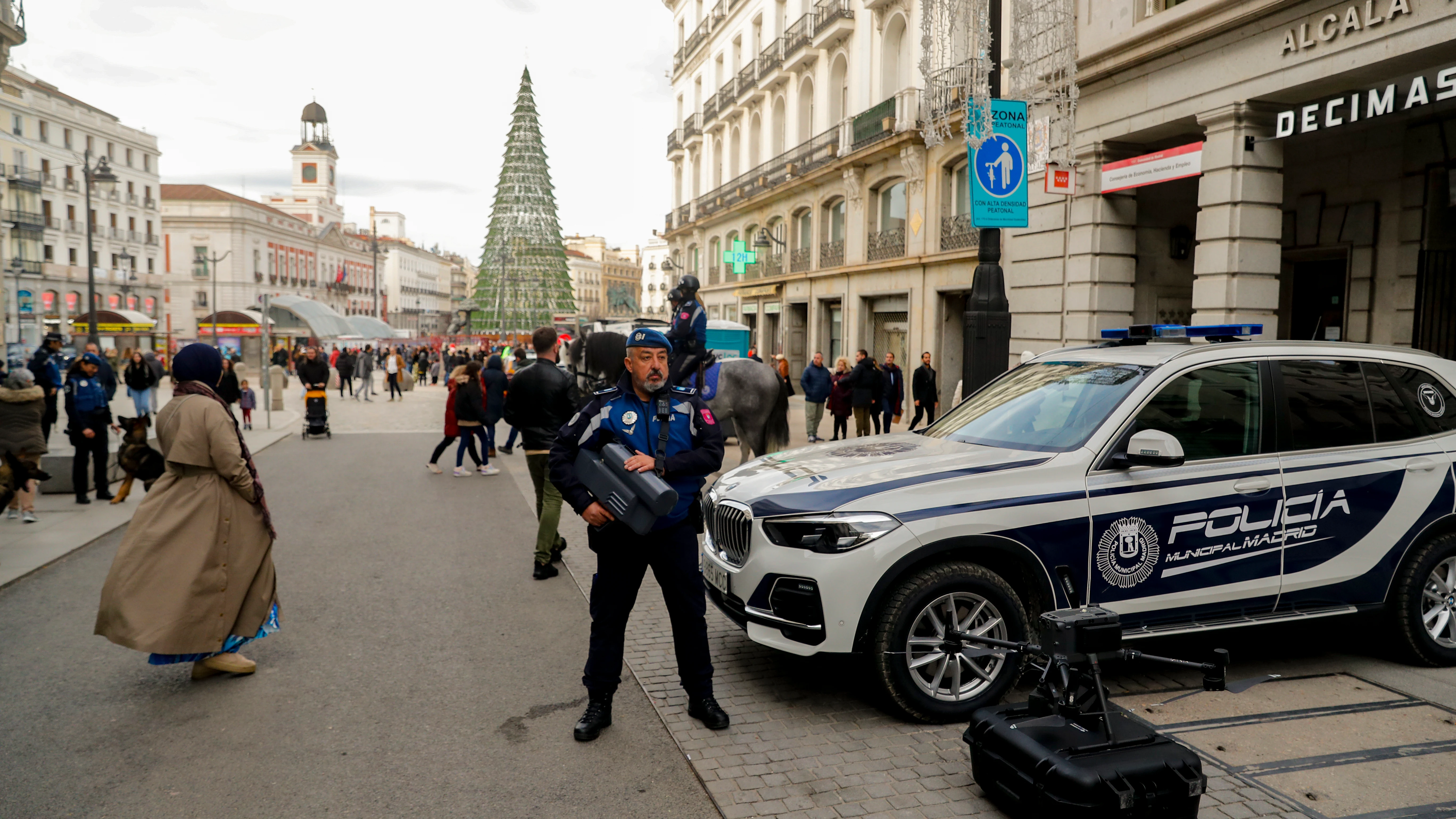 Seguridad en el acceso a la las Puerta de El Sol de Madrid