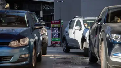 Gasolina a 13 céntimos en Valencia: colas kilométricas, ¿el chollo del año? Gasolina a 13 céntimos en Valencia: colas kilométricas, ¿el chollo del año?