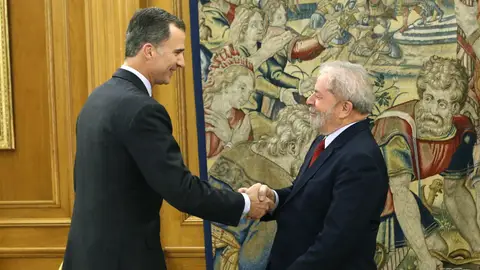 Imagen de archivo de un encuentro entre el rey Felipe VI y el presidente de Brasil Luiz Inácio Lula da Silva Imagen de archivo de un encuentro entre el rey Felipe VI y el presidente de Brasil Luiz Inácio Lula da Silva