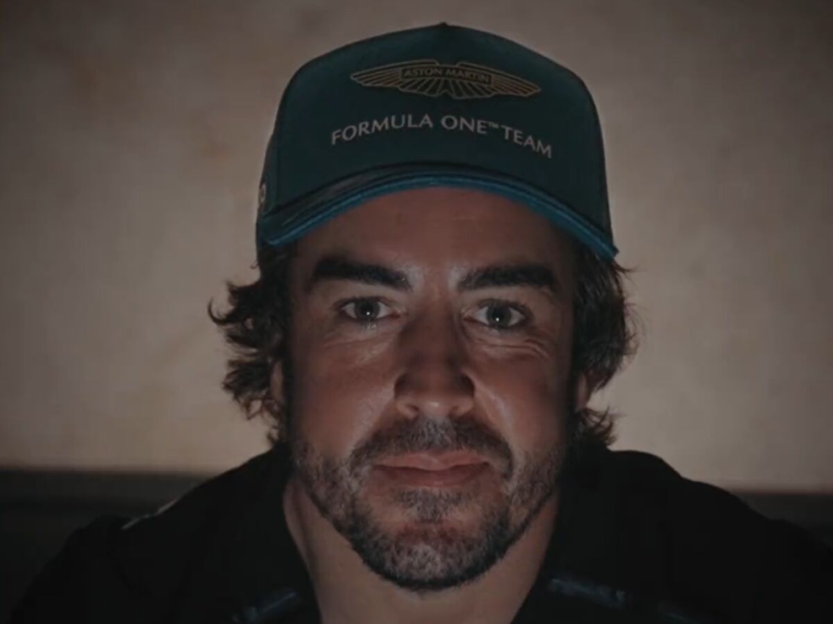 Fernando Alonso empieza 2023 por todo lo alto: fiesta de Nochevieja con  Russell y bienvenida de Aston Martin