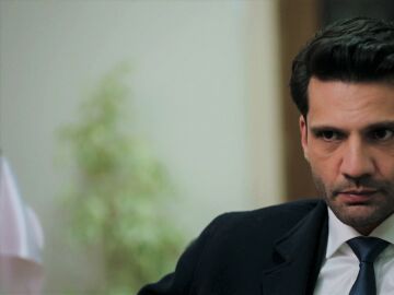Ilgaz le propone a Pars trabajar juntos, de nuevo, para descubrir qui&eacute;n envenen&oacute; a Engin 