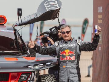 Carlos Sainz cuenta con la ayuda de su hijo en el Rally Dakar 2023 