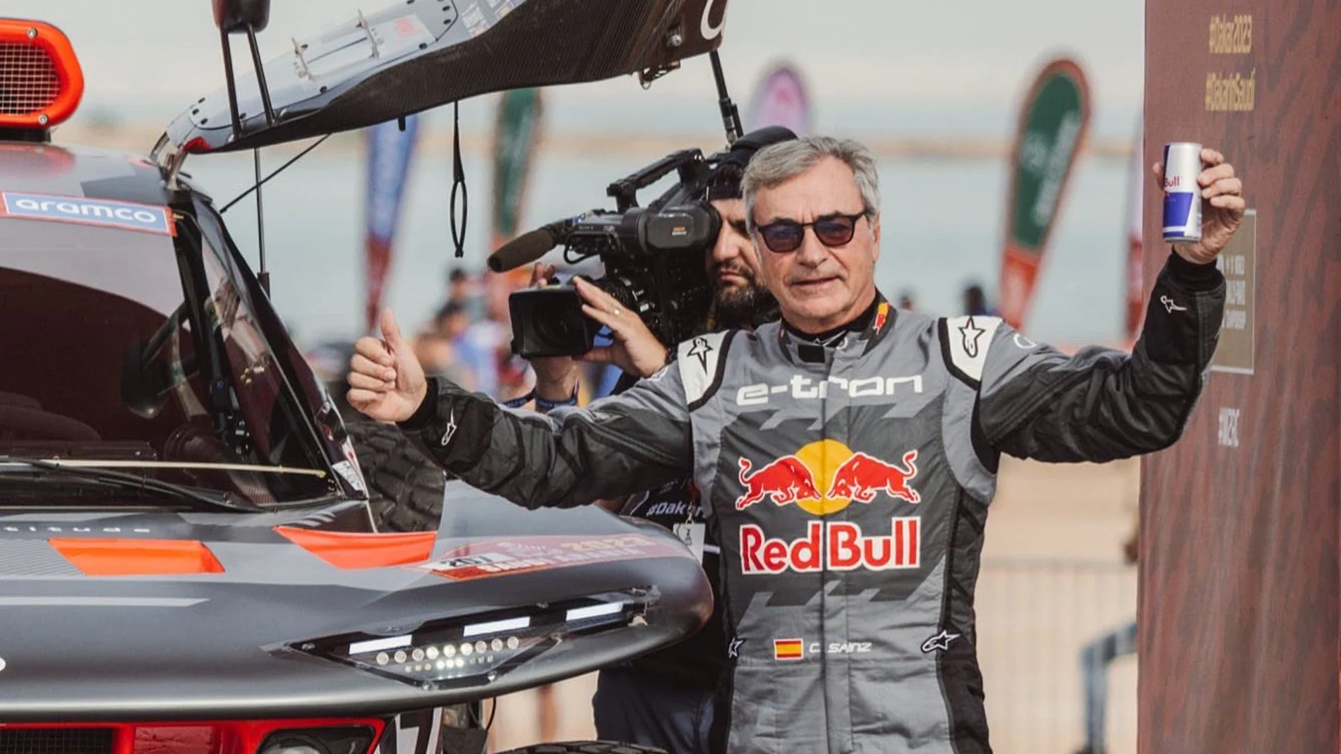 Sainz pide a su padre que modere la velocidad en el Dakar para evitar un accidente