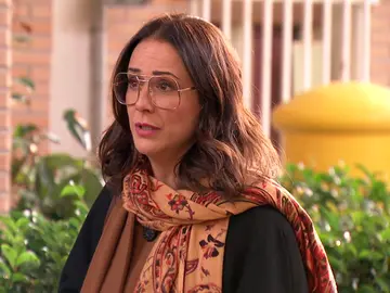 Cristina se enfrenta a Nieves en la Plaza de los Frutos: "Soy la única a la que no se la cuelas" Cristina se enfrenta a Nieves en la Plaza de los Frutos: "Soy la única a la que no se la cuelas"