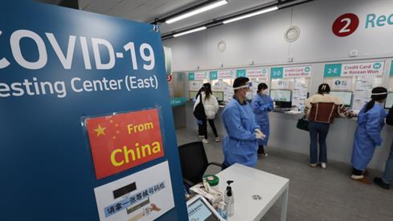 China abre sus fronteras a pesar del auge de coronavirus mientras Europa busca evitar nuevas variantes