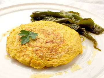 La tortilla que te volverá loco: cebolla caramelizada y pimientos La tortilla que te volverá loco: cebolla caramelizada y pimientos