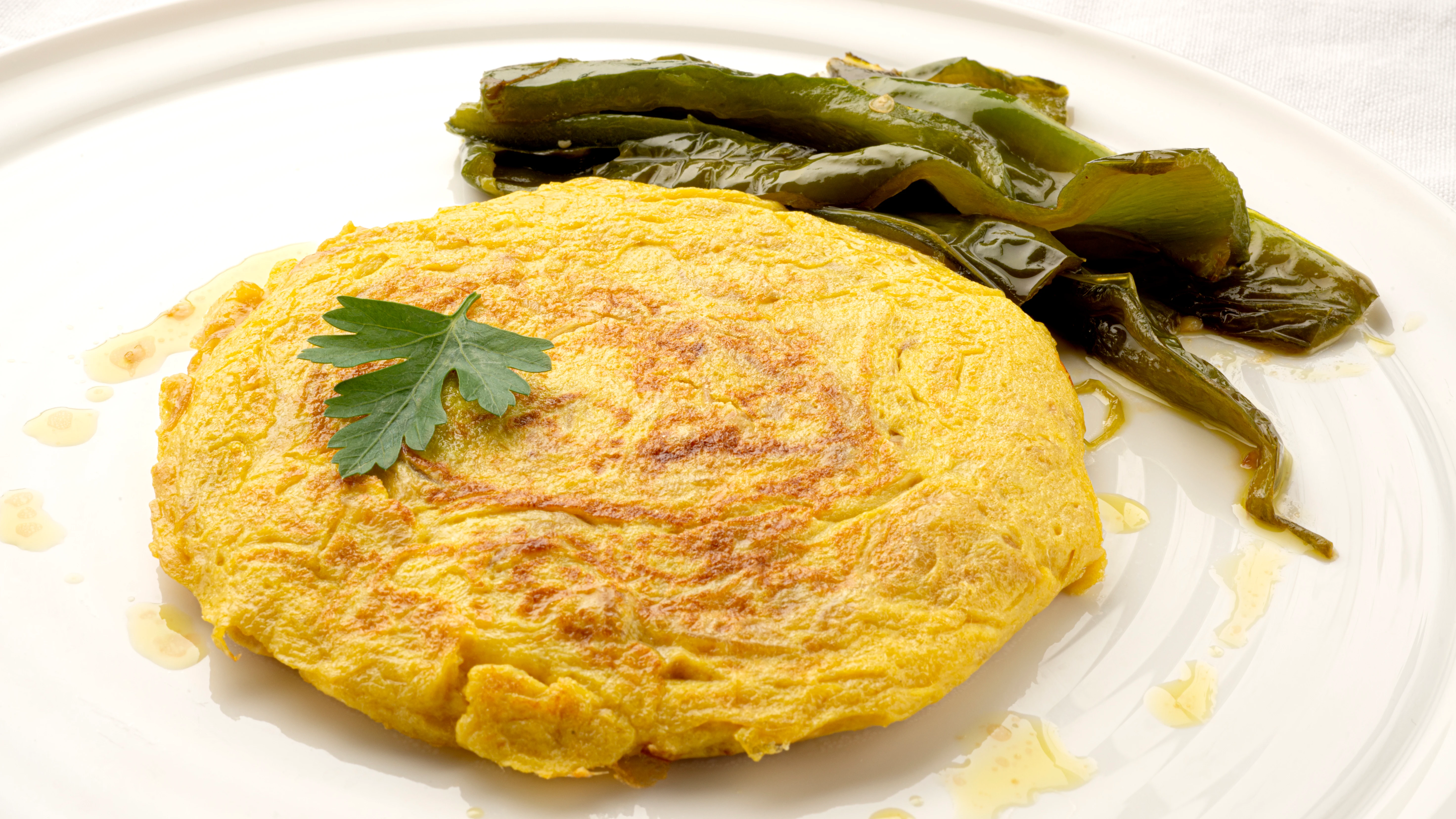 La tortilla que te volverá loco: cebolla caramelizada y pimientos La tortilla que te volverá loco: cebolla caramelizada y pimientos