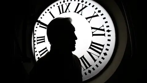 Imagen de archivo de un reloj Imagen del reloj de la Puerta del Sol de Madrid, desde donde se emiten la mayoría de retransmisiones para las campanadas de Nochevieja.