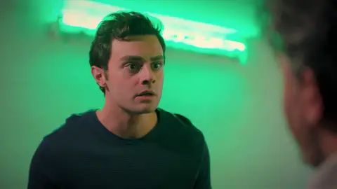 Ömer es despedido del trabajo y descarga toda su rabia contra su jefe: “Mi hermano ha muerto” Ömer es despedido del trabajo y descarga toda su rabia contra su jefe: “Mi hermano ha muerto”