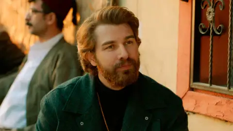 Fikret y Çetin llegan a Beirut y un amigo de Vahap los llevará a conocer la verdad Fikret y Çetin llegan a Beirut y un amigo de Vahap los llevará a conocer la verdad