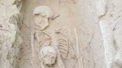 Hallan una necrópolis en Alicante con tumbas con padres abrazados a sus hijos de la primera pandemia
