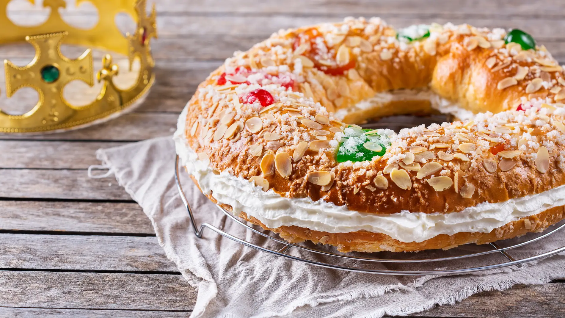 Roscón de Reyes relleno de nata