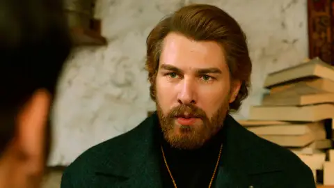 ¡Estalla la guerra del Líbano y cierran las fronteras! Fikret y Çetin se quedan allí atrapados ¡Estalla la guerra del Líbano y cierran las fronteras! Fikret y Çetin se quedan allí atrapados