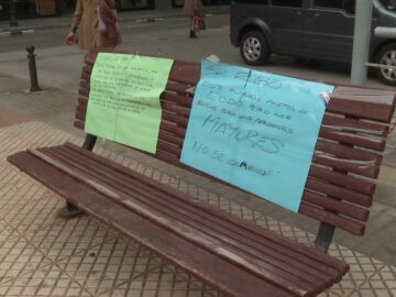 Hablando en plata, bancos de madera en Valencia