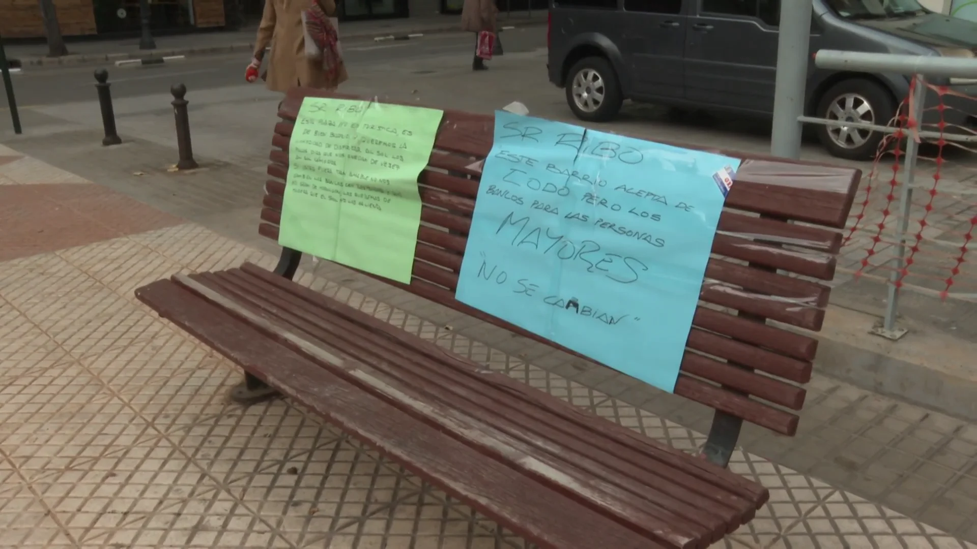Hablando en plata, bancos de madera en Valencia Hablando en plata, bancos de madera en Valencia