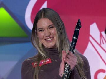 El incre&iacute;ble talento musical de Miriam tocando el clarinete en &lsquo;La ruleta de la suerte&rsquo;