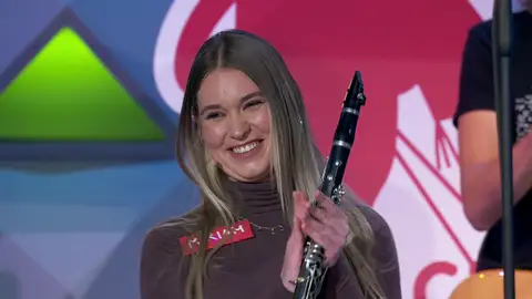 El increíble talento musical de Miriam tocando el clarinete en ‘La ruleta de la suerte’ El increíble talento musical de Miriam tocando el clarinete en ‘La ruleta de la suerte’