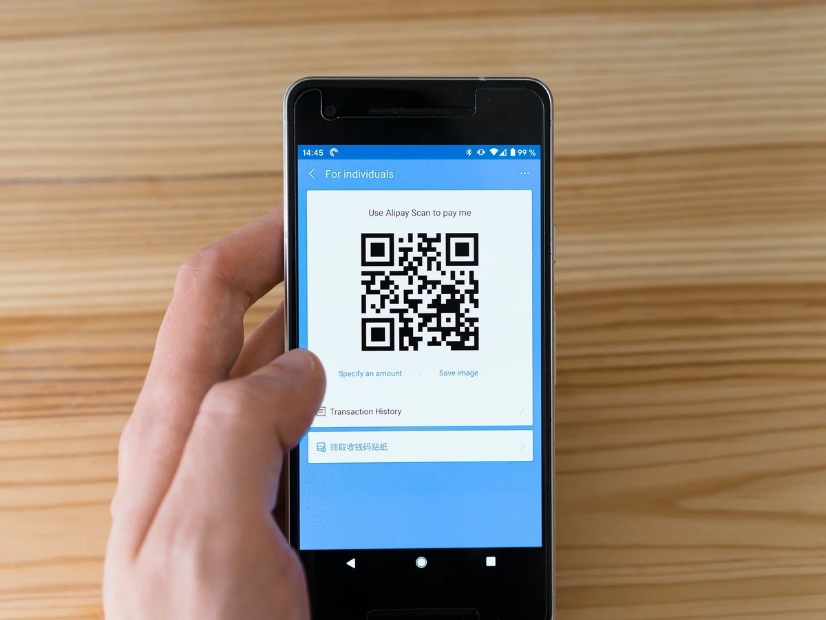 Te contamos en qué consiste la peligrosísima estafa de los códigos QR falsos ¡puedes perder hasta 1000 euros! 9 Merca2.es Guía para identificar códigos QR falsos: mantente seguro