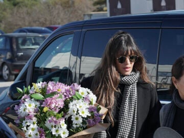 Sara Carbonero llega al tanatorio para darle el último adiós a Elena Huelva 