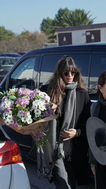 Sara Carbonero llega al tanatorio para darle el último adiós a Elena Huelva 