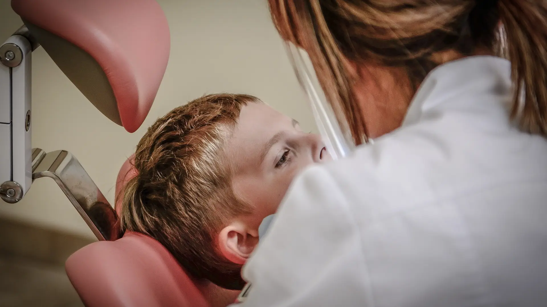Imagen de un niño en el dentista Imagen de un niño en el dentista