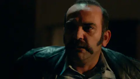 Vahap entra en casa de Fikret pero los objetos de Züleyha ya no están en su casa: “¡Juro que te mataré! Vahap entra en casa de Fikret pero los objetos de Züleyha ya no están en su casa: “¡Juro que te mataré!