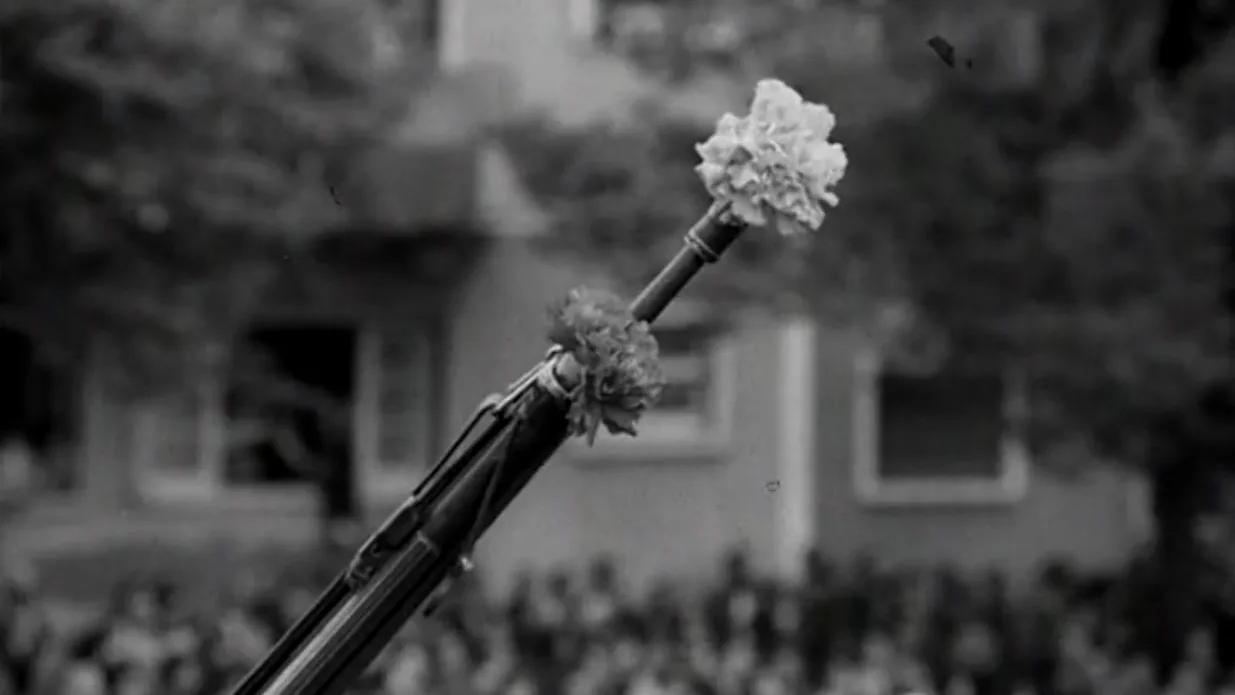 Revolución de los claveles Revolución de los claveles
