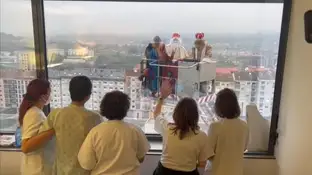 Los Reyes Magos saludan a pacientes y sanitarios del hospital de Ourense Los Reyes Magos saludan a pacientes y sanitarios del hospital de Ourense