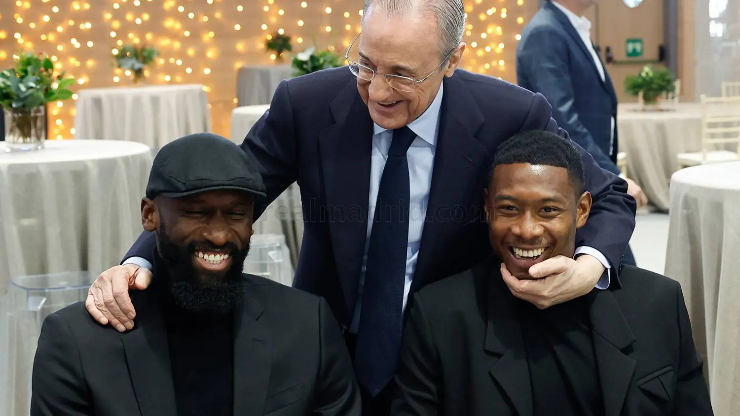Florentino r&iacute;e junto a R&uuml;diger y Alaba en la comida de Navidad