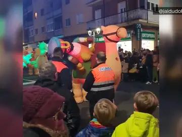 Reyes Magos hinchables 'perjudicados' en la cabalgata de Ávila Reyes Magos hinchables 'perjudicados' en la cabalgata de Ávila