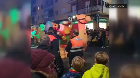 Reyes Magos hinchables 'perjudicados' en la cabalgata de Ávila Reyes Magos hinchables 'perjudicados' en la cabalgata de Ávila