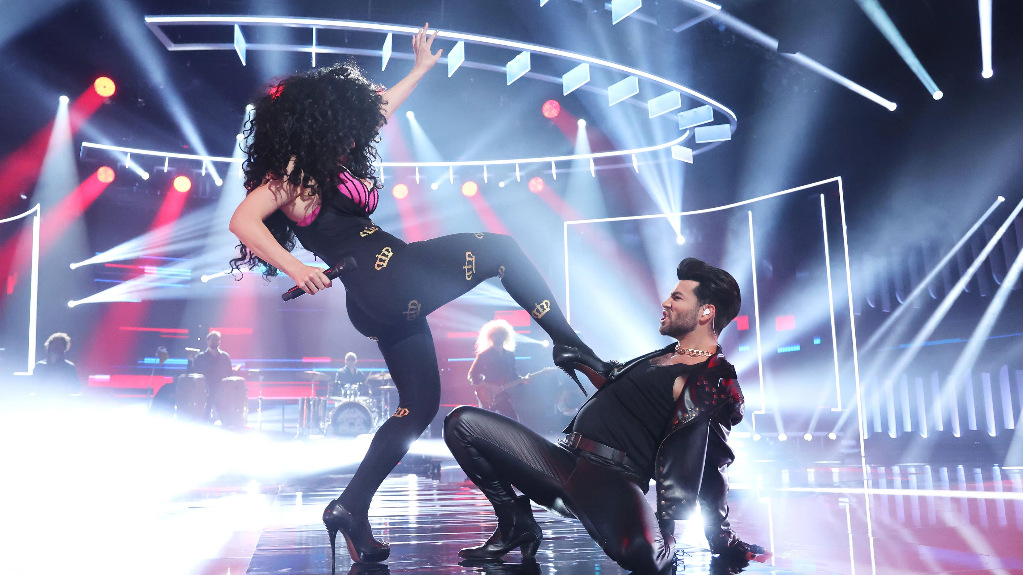 Agoney y Ruth Lorenzo, cuero y provocación como Adam Lambert y Lady Gaga Agoney y Ruth Lorenzo, cuero y provocación como Adam Lambert y Lady Gaga