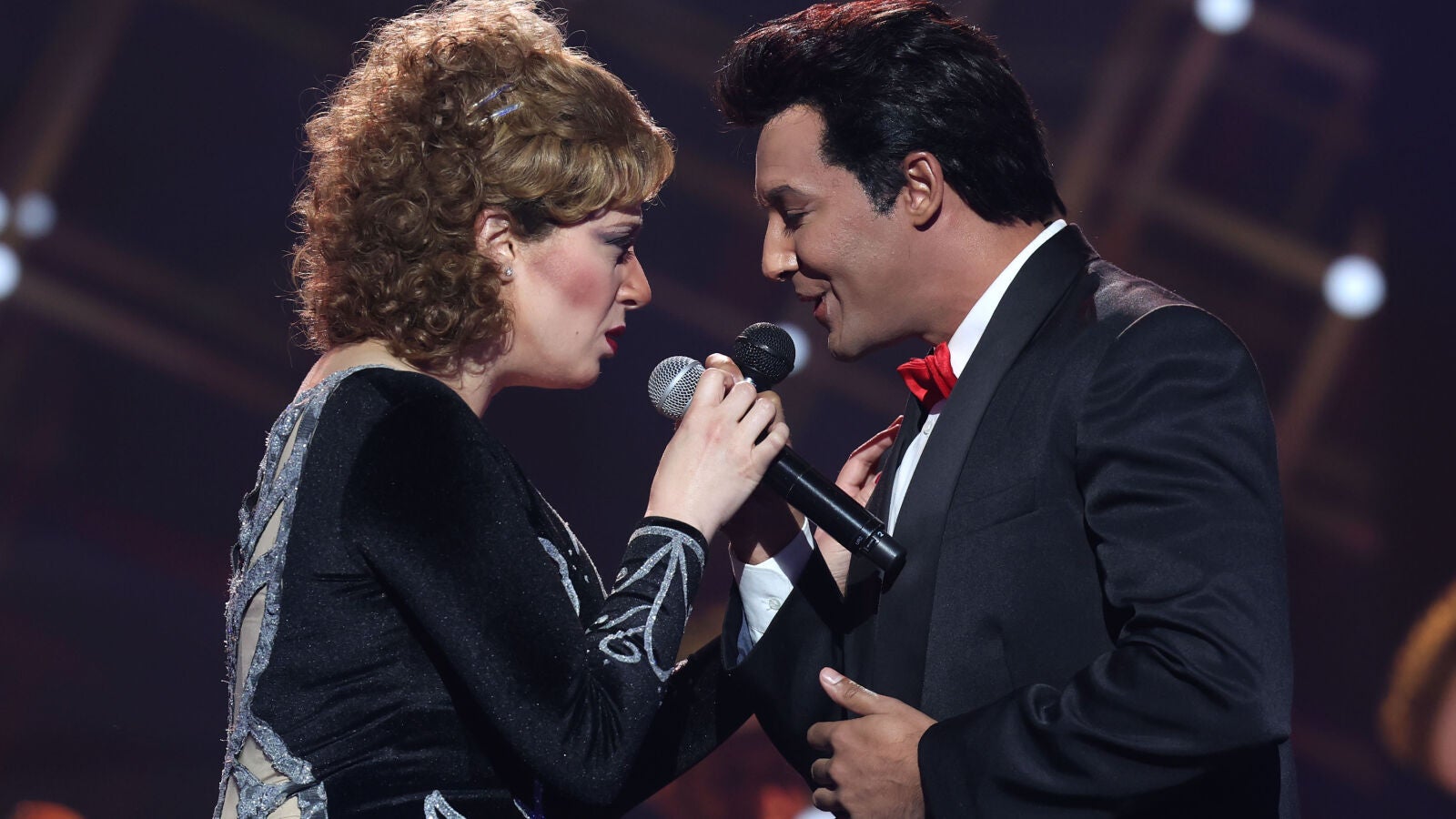 ¡Una joya! María Villalón y Jorge González crean magia como Rocío Dúrcal y Juan Gabriel