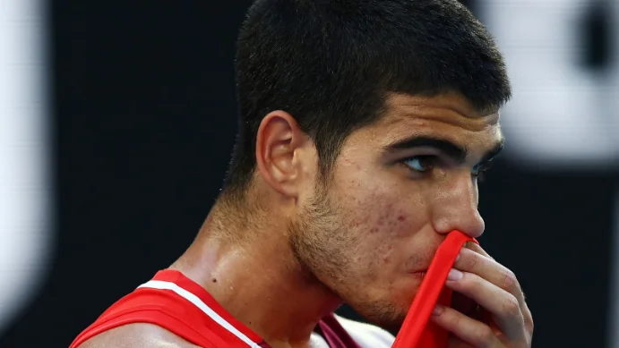Carlos Alcaraz se lesiona en un entrenamiento y se pierde el Open de Australia Carlos Alcaraz se lesiona en un entrenamiento y se pierde el Open de Australia