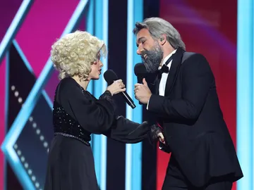 Nerea Rodríguez hace brillar a Miguel Lago con el glamour de Dolly Parton y Kenny Rogers Nerea Rodríguez hace brillar a Miguel Lago con el glamour de Dolly Parton y Kenny Rogers