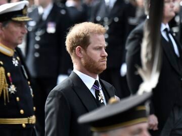 El príncipe Harry en el funeral de la reina Isabel II