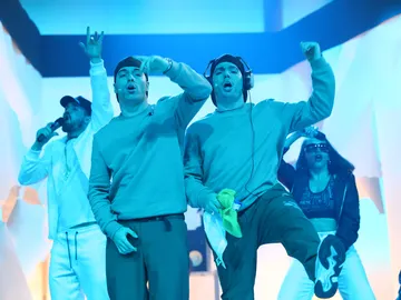 ‘Quédate’ con Gemeliers: Quevedo se duplica para montar el fiestón de la gala ‘Quédate’ con Gemeliers: Quevedo se duplica para montar el fiestón de la gala