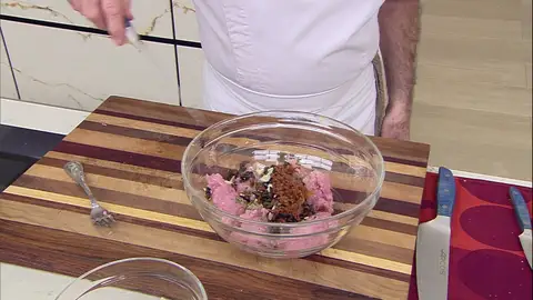 Amasa hasta conseguir una masa homogénea Amasa hasta conseguir una masa homogénea