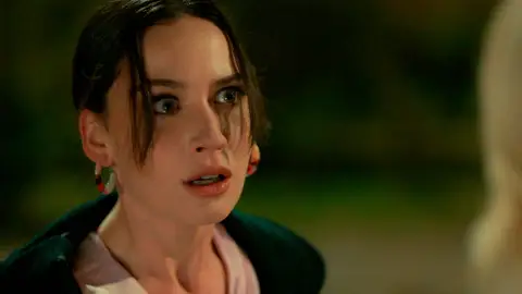 Sermin echa para siempre a Betül de su casa: “¡Lárgate, tú ya no eres mi hija!” Sermin echa para siempre a Betül de su casa: “¡Lárgate, tú ya no eres mi hija!”