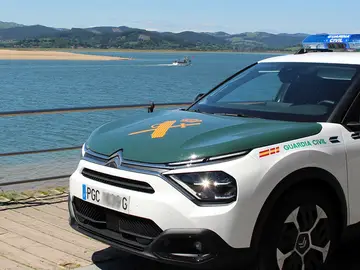 Imagen de un coche de la Guardia Civil Imagen de un coche de la Guardia Civil