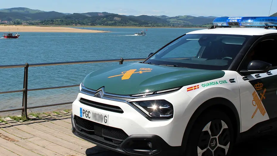Imagen de un coche de la Guardia Civil Imagen de un coche de la Guardia Civil