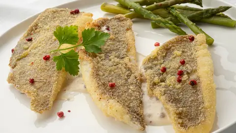 Receta fácil, sabrosa y ligera de Arguiñano: gallo frito con salsa de pimienta rosa Receta fácil, sabrosa y ligera de Arguiñano: gallo frito con salsa de pimienta rosa