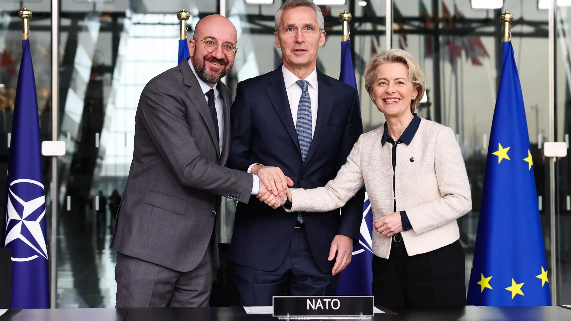 La OTAN firma un acuerdo con la UE La OTAN firma un acuerdo con la UE