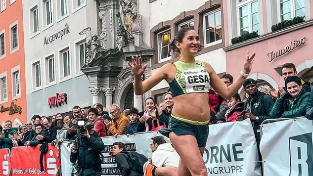 Gesa Krause corriendo embarazada