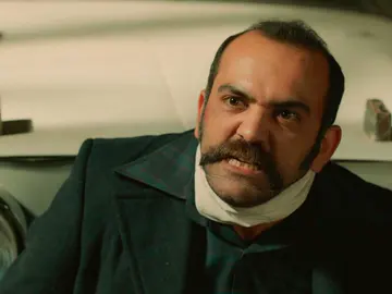 Fikret secuestra a Vahap y le escarmienta frente a Abdülkadir Fikret secuestra a Vahap y le escarmienta frente a Abdülkadir