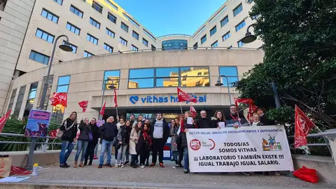 Concentración a la puerta del hospital Concentración a la puerta del hospital