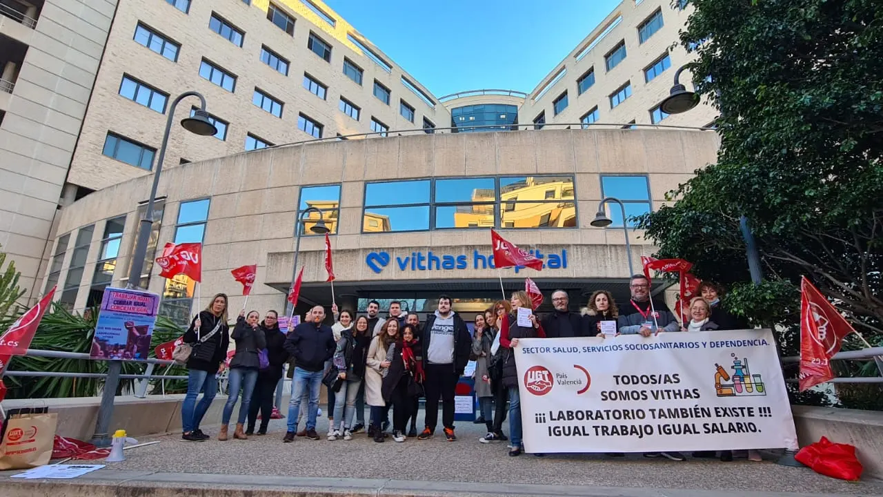 Concentración a la puerta del hospital Concentración a la puerta del hospital