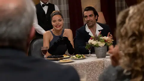 Züleyha y Mehmet ganan la subasta a Çolak… ¡Y a él le hierve la sangre! Züleyha y Mehmet ganan la subasta a Çolak… ¡Y a él le hierve la sangre!