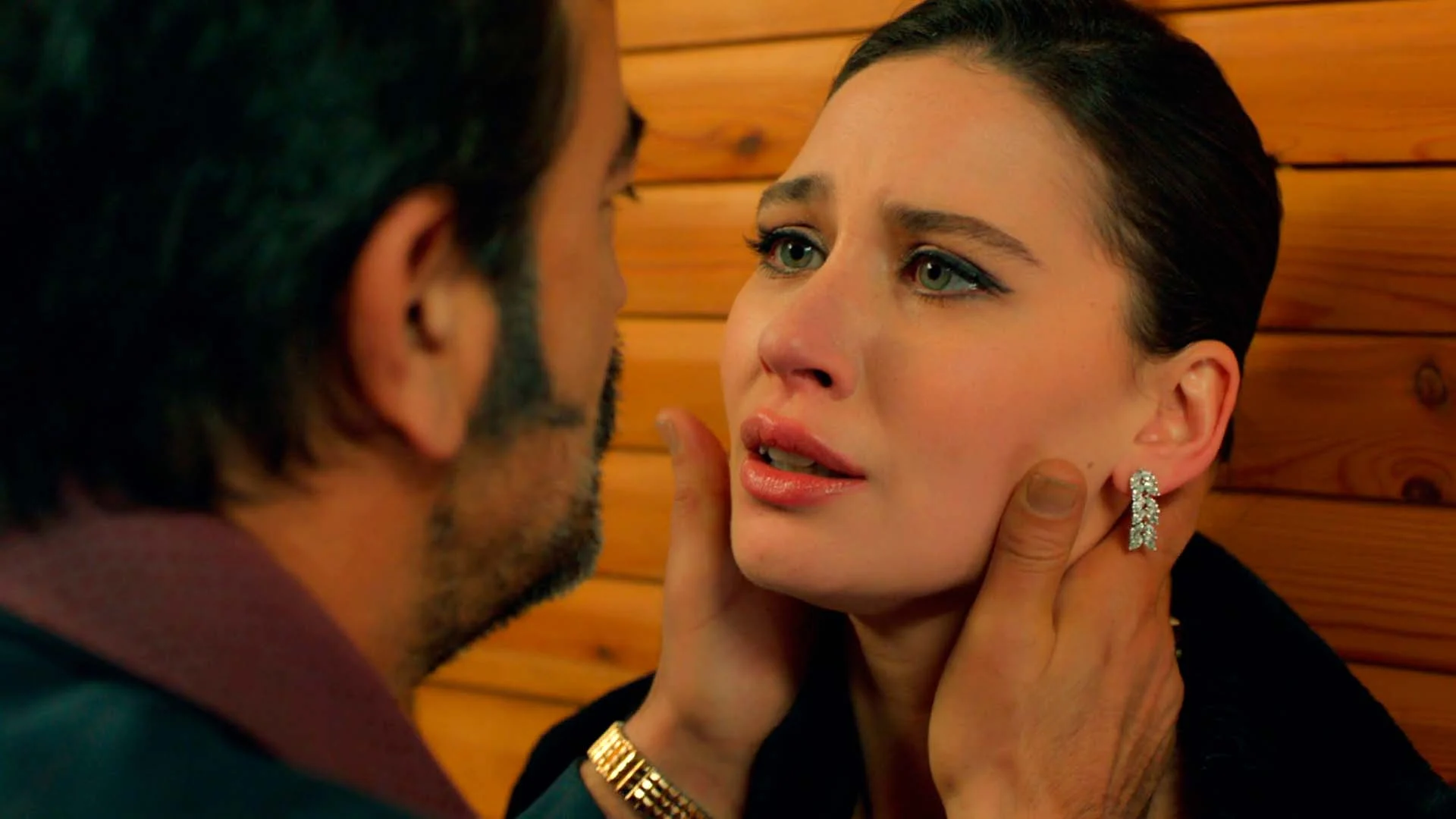 Betül y Abdülkadir vuelven a verse… ¡Çolak casi les descubre! Betül y Abdülkadir vuelven a verse… ¡Çolak casi les descubre!