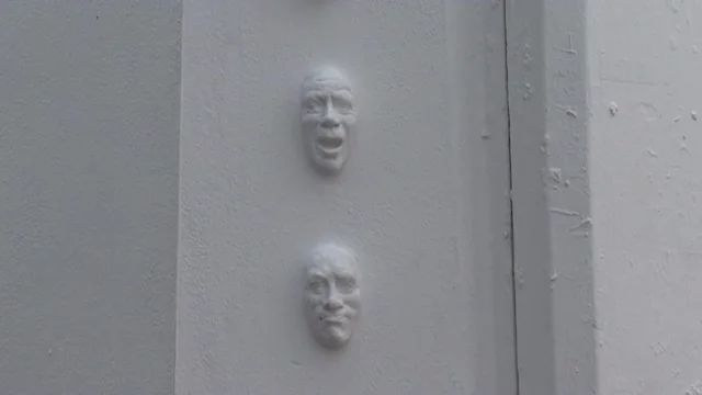 Vuelven a aparecer las caras de arcilla misteriosas Vuelven a aparecer las caras de arcilla misteriosas